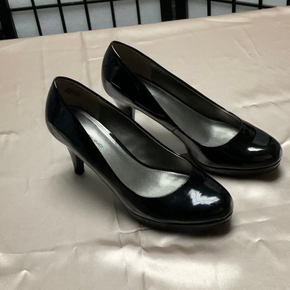 Black satin pumps, Bandolino